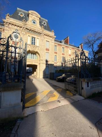 Ferienwohnung Le Corbeau Et Le Homard, Un Vrai Havre De Paix Dijon Exterior foto